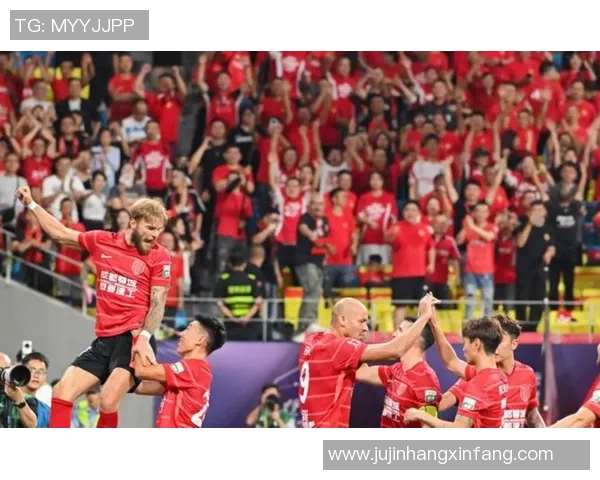 成都足球队速度之争引发热议球迷观点各异引发讨论 成都足球队速度之争引发热议球迷观点各异引发讨论